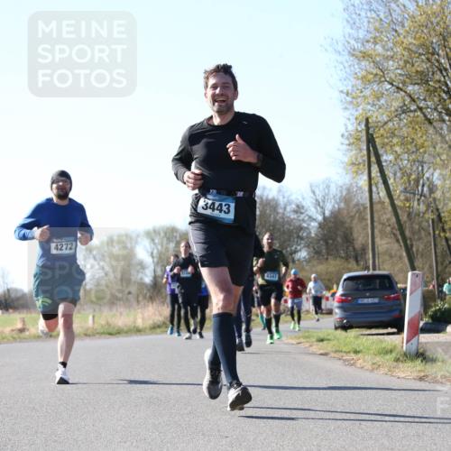 06.04.2025 - 44. Internationalen Wilhelmsburger Insellauf Jannik Wohlers http://msf.ph/oto/7621650 06.04.2025 10:14:47 Laufen 4272, 7210, 3443, 3, 4347, 1428, 31, 4923 meine-sportfotos.de