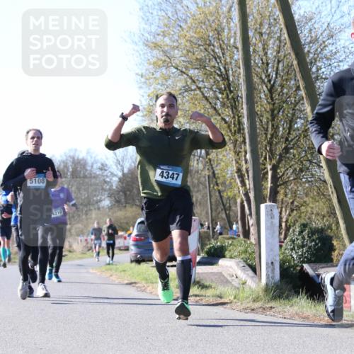 06.04.2025 - 44. Internationalen Wilhelmsburger Insellauf Jannik Wohlers http://msf.ph/oto/7621676 06.04.2025 10:14:52 Laufen 5108, 4310, 4347, 3051 meine-sportfotos.de