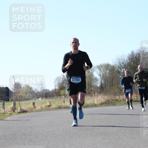 06.04.2025 - 44. Internationalen Wilhelmsburger Insellauf Jannik Wohlers http://msf.ph/oto/7621717 06.04.2025 10:14:59 Laufen 3741, 3793, 4927 meine-sportfotos.de