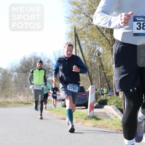 06.04.2025 - 44. Internationalen Wilhelmsburger Insellauf Jannik Wohlers http://msf.ph/oto/7621732 06.04.2025 10:15:04 Laufen 3793, 3808 meine-sportfotos.de