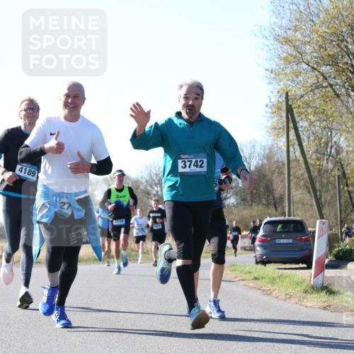 06.04.2025 - 44. Internationalen Wilhelmsburger Insellauf Jannik Wohlers http://msf.ph/oto/7621839 06.04.2025 10:15:38 Laufen 4189, 127, 3939, 3742, 31, 4323 meine-sportfotos.de