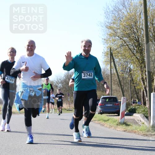 06.04.2025 - 44. Internationalen Wilhelmsburger Insellauf Jannik Wohlers http://msf.ph/oto/7621841 06.04.2025 10:15:38 Laufen 4189, 3939, 3742 meine-sportfotos.de