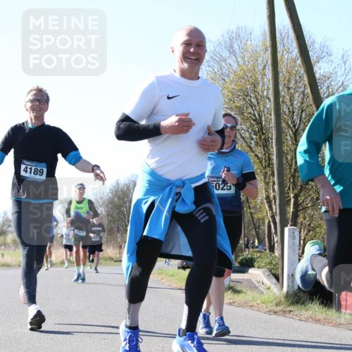 06.04.2025 - 44. Internationalen Wilhelmsburger Insellauf Jannik Wohlers http://msf.ph/oto/7621850 06.04.2025 10:15:39 Laufen 4189, 3939, 5025, 3742 meine-sportfotos.de