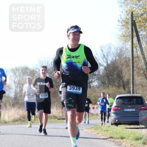 06.04.2025 - 44. Internationalen Wilhelmsburger Insellauf Jannik Wohlers http://msf.ph/oto/7621860 06.04.2025 10:15:41 Laufen 4030, 4459, 3939, 31, 4323 meine-sportfotos.de