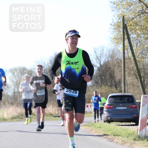 06.04.2025 - 44. Internationalen Wilhelmsburger Insellauf Jannik Wohlers http://msf.ph/oto/7621861 06.04.2025 10:15:41 Laufen 4030, 4298, 4459, 3939, 31, 4323 meine-sportfotos.de