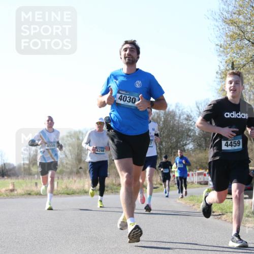 06.04.2025 - 44. Internationalen Wilhelmsburger Insellauf Jannik Wohlers http://msf.ph/oto/7621870 06.04.2025 10:15:45 Laufen 4559, 4298, 4030, 4459 meine-sportfotos.de