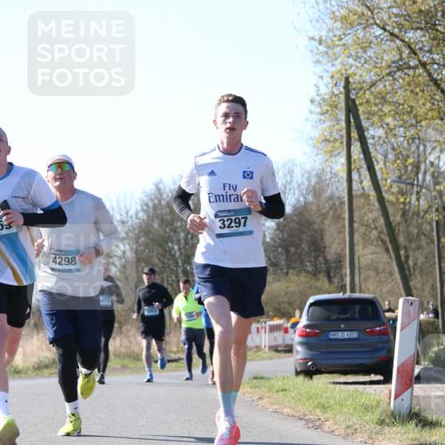 06.04.2025 - 44. Internationalen Wilhelmsburger Insellauf Jannik Wohlers http://msf.ph/oto/7621878 06.04.2025 10:15:46 Laufen 455, 4298, 471, 3297, 31, 4323 meine-sportfotos.de