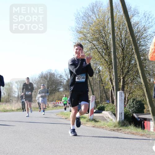 06.04.2025 - 44. Internationalen Wilhelmsburger Insellauf Jannik Wohlers http://msf.ph/oto/7621937 06.04.2025 10:16:19 Laufen 3585, 354, 4238, 4121 meine-sportfotos.de