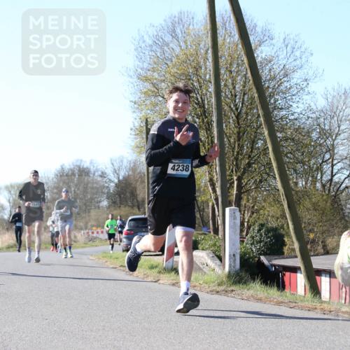 06.04.2025 - 44. Internationalen Wilhelmsburger Insellauf Jannik Wohlers http://msf.ph/oto/7621939 06.04.2025 10:16:19 Laufen 3585, 3545, 4238 meine-sportfotos.de