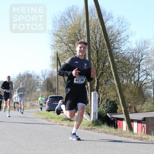 06.04.2025 - 44. Internationalen Wilhelmsburger Insellauf Jannik Wohlers http://msf.ph/oto/7621940 06.04.2025 10:16:19 Laufen 3585, 3545, 31, 4238 meine-sportfotos.de