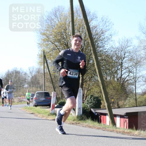 06.04.2025 - 44. Internationalen Wilhelmsburger Insellauf Jannik Wohlers http://msf.ph/oto/7621941 06.04.2025 10:16:19 Laufen 3585, 3545, 4238 meine-sportfotos.de