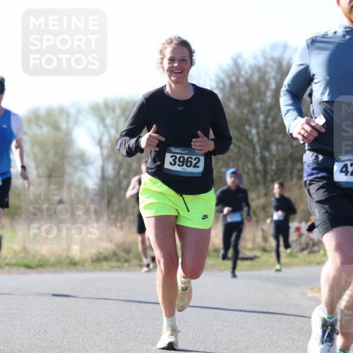 06.04.2025 - 44. Internationalen Wilhelmsburger Insellauf Jannik Wohlers http://msf.ph/oto/7621969 06.04.2025 10:16:34 Laufen 5137, 50, 3962, 4271 meine-sportfotos.de