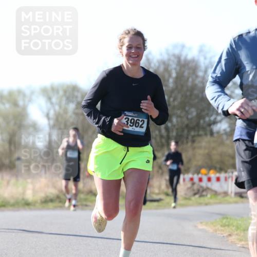 06.04.2025 - 44. Internationalen Wilhelmsburger Insellauf Jannik Wohlers http://msf.ph/oto/7621972 06.04.2025 10:16:35 Laufen 5137, 56, 3962, 4271 meine-sportfotos.de