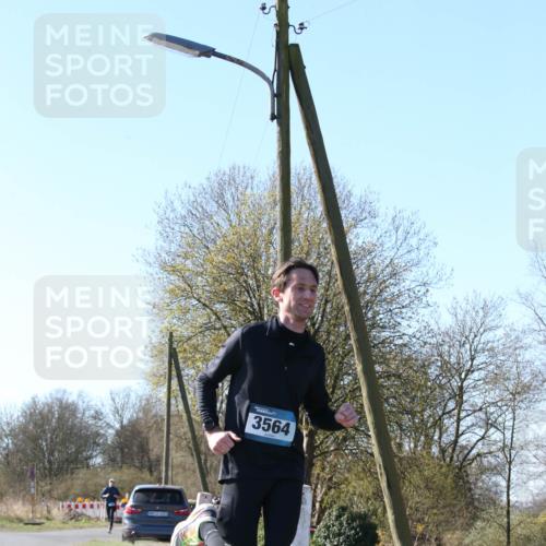 06.04.2025 - 44. Internationalen Wilhelmsburger Insellauf Jannik Wohlers http://msf.ph/oto/7621996 06.04.2025 10:16:48 Laufen 31, 6123, 3564 meine-sportfotos.de