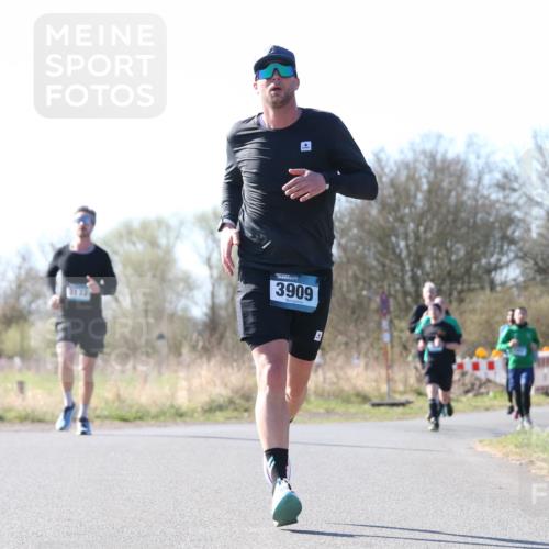 06.04.2025 - 44. Internationalen Wilhelmsburger Insellauf Jannik Wohlers http://msf.ph/oto/7622118 06.04.2025 10:18:04 Laufen 3909, 31, 4321 meine-sportfotos.de