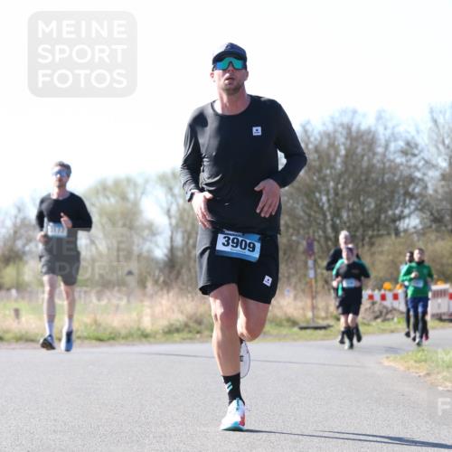 06.04.2025 - 44. Internationalen Wilhelmsburger Insellauf Jannik Wohlers http://msf.ph/oto/7622119 06.04.2025 10:18:04 Laufen 3909, 31, 4323 meine-sportfotos.de