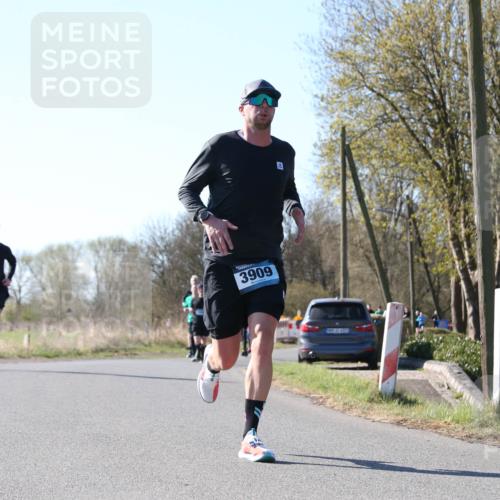 06.04.2025 - 44. Internationalen Wilhelmsburger Insellauf Jannik Wohlers http://msf.ph/oto/7622130 06.04.2025 10:18:05 Laufen 3177, 3909, 1418, 31, 6923 meine-sportfotos.de