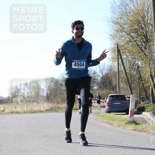 06.04.2025 - 44. Internationalen Wilhelmsburger Insellauf Jannik Wohlers http://msf.ph/oto/7622166 06.04.2025 10:18:19 Laufen 4504, 148, 31, 4923 meine-sportfotos.de