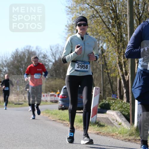 06.04.2025 - 44. Internationalen Wilhelmsburger Insellauf Jannik Wohlers http://msf.ph/oto/7622290 06.04.2025 10:19:58 Laufen 4534, 3958, 3174 meine-sportfotos.de