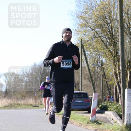 06.04.2025 - 44. Internationalen Wilhelmsburger Insellauf Jannik Wohlers http://msf.ph/oto/7622311 06.04.2025 10:20:08 Laufen 5098, 4138, 31, 4323 meine-sportfotos.de