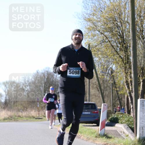 06.04.2025 - 44. Internationalen Wilhelmsburger Insellauf Jannik Wohlers http://msf.ph/oto/7622312 06.04.2025 10:20:08 Laufen 4077, 5098 meine-sportfotos.de
