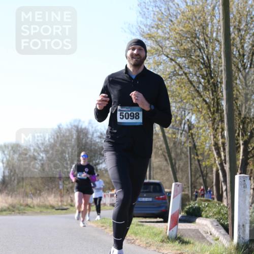 06.04.2025 - 44. Internationalen Wilhelmsburger Insellauf Jannik Wohlers http://msf.ph/oto/7622313 06.04.2025 10:20:08 Laufen 5098 meine-sportfotos.de