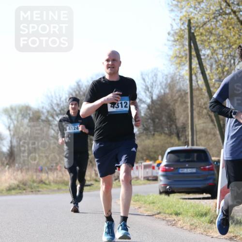 06.04.2025 - 44. Internationalen Wilhelmsburger Insellauf Jannik Wohlers http://msf.ph/oto/7622344 06.04.2025 10:20:21 Laufen 4124, 4312, 5188 meine-sportfotos.de