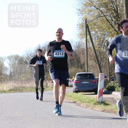 06.04.2025 - 44. Internationalen Wilhelmsburger Insellauf Jannik Wohlers http://msf.ph/oto/7622347 06.04.2025 10:20:22 Laufen 4124, 4312, 1428, 31, 4323, 5188 meine-sportfotos.de