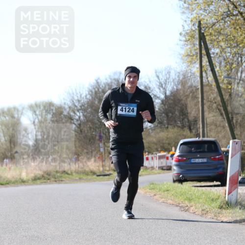 06.04.2025 - 44. Internationalen Wilhelmsburger Insellauf Jannik Wohlers http://msf.ph/oto/7622352 06.04.2025 10:20:23 Laufen 4124 meine-sportfotos.de