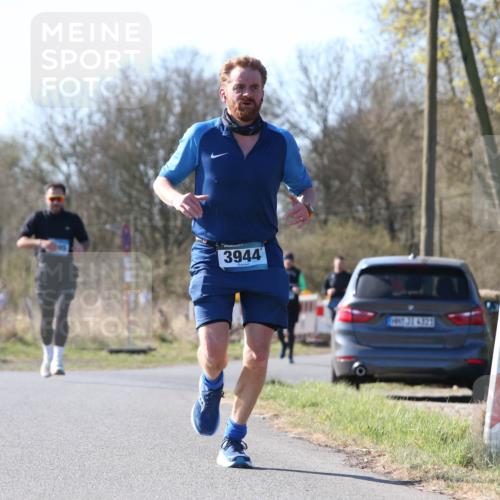06.04.2025 - 44. Internationalen Wilhelmsburger Insellauf Jannik Wohlers http://msf.ph/oto/7622366 06.04.2025 10:20:44 Laufen 3944, 31, 4323 meine-sportfotos.de