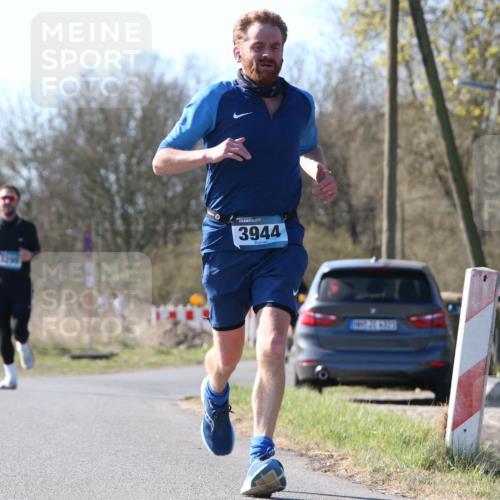 06.04.2025 - 44. Internationalen Wilhelmsburger Insellauf Jannik Wohlers http://msf.ph/oto/7622368 06.04.2025 10:20:44 Laufen 3944 meine-sportfotos.de