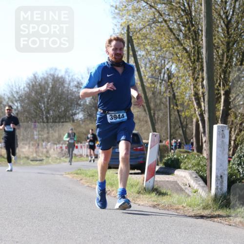 06.04.2025 - 44. Internationalen Wilhelmsburger Insellauf Jannik Wohlers http://msf.ph/oto/7622371 06.04.2025 10:20:45 Laufen 3944 meine-sportfotos.de