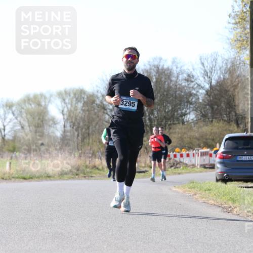 06.04.2025 - 44. Internationalen Wilhelmsburger Insellauf Jannik Wohlers http://msf.ph/oto/7622378 06.04.2025 10:20:50 Laufen 3295, 31, 4321 meine-sportfotos.de