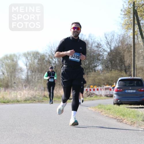 06.04.2025 - 44. Internationalen Wilhelmsburger Insellauf Jannik Wohlers http://msf.ph/oto/7622381 06.04.2025 10:20:50 Laufen 3295, 31, 4321 meine-sportfotos.de