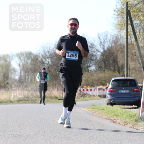 06.04.2025 - 44. Internationalen Wilhelmsburger Insellauf Jannik Wohlers http://msf.ph/oto/7622383 06.04.2025 10:20:50 Laufen 3295 meine-sportfotos.de