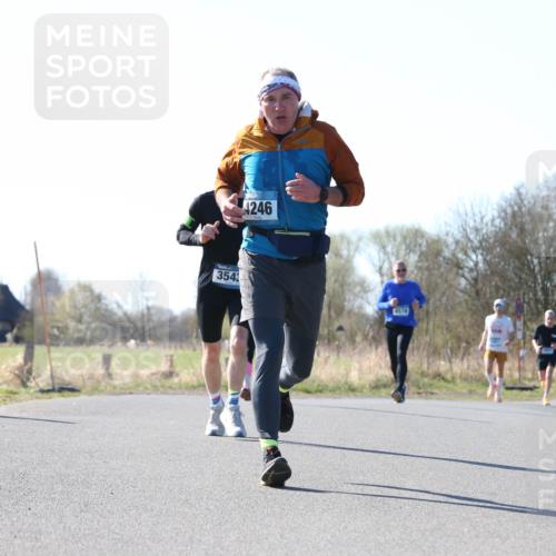 06.04.2025 - 44. Internationalen Wilhelmsburger Insellauf Jannik Wohlers http://msf.ph/oto/7622428 06.04.2025 10:21:21 Laufen 354, 4246, 4578 meine-sportfotos.de