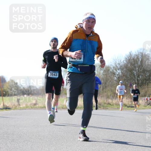 06.04.2025 - 44. Internationalen Wilhelmsburger Insellauf Jannik Wohlers http://msf.ph/oto/7622430 06.04.2025 10:21:21 Laufen 3543, 31, 4 meine-sportfotos.de