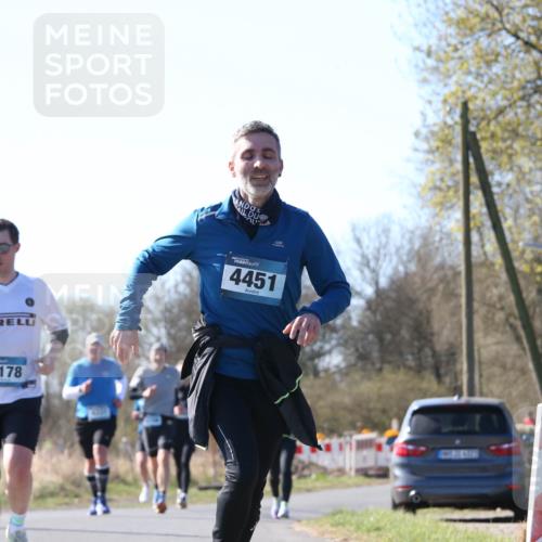 06.04.2025 - 44. Internationalen Wilhelmsburger Insellauf Jannik Wohlers http://msf.ph/oto/7622562 06.04.2025 10:22:07 Laufen 3178, 4451 meine-sportfotos.de
