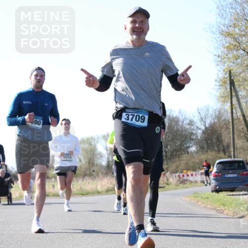 06.04.2025 - 44. Internationalen Wilhelmsburger Insellauf Jannik Wohlers http://msf.ph/oto/7622583 06.04.2025 10:22:16 Laufen 690, 3654, 9, 3709 meine-sportfotos.de