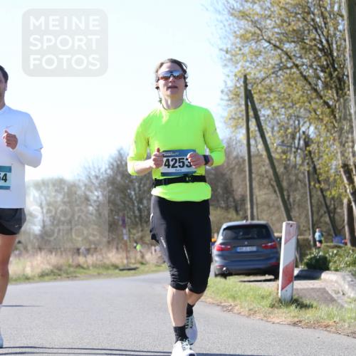 06.04.2025 - 44. Internationalen Wilhelmsburger Insellauf Jannik Wohlers http://msf.ph/oto/7622591 06.04.2025 10:22:19 Laufen 3654, 425 meine-sportfotos.de