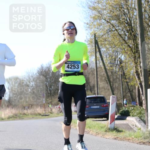 06.04.2025 - 44. Internationalen Wilhelmsburger Insellauf Jannik Wohlers http://msf.ph/oto/7622592 06.04.2025 10:22:19 Laufen 3654, 4253 meine-sportfotos.de