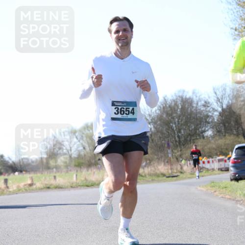 06.04.2025 - 44. Internationalen Wilhelmsburger Insellauf Jannik Wohlers http://msf.ph/oto/7622594 06.04.2025 10:22:19 Laufen 3654, 4253 meine-sportfotos.de