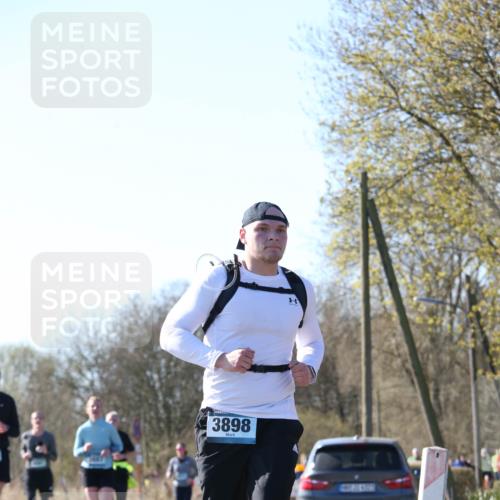 06.04.2025 - 44. Internationalen Wilhelmsburger Insellauf Jannik Wohlers http://msf.ph/oto/7622633 06.04.2025 10:22:45 Laufen 3898 meine-sportfotos.de