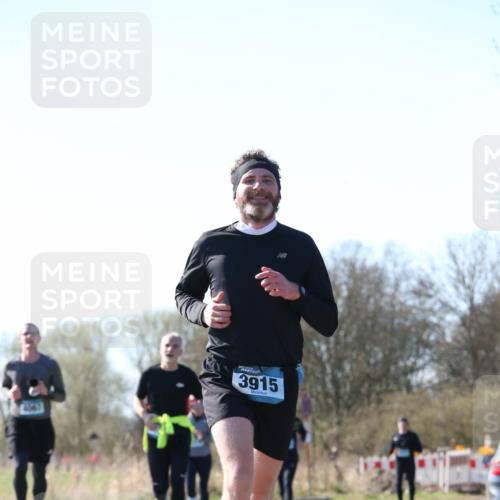 06.04.2025 - 44. Internationalen Wilhelmsburger Insellauf Jannik Wohlers http://msf.ph/oto/7622643 06.04.2025 10:22:49 Laufen 3915 meine-sportfotos.de