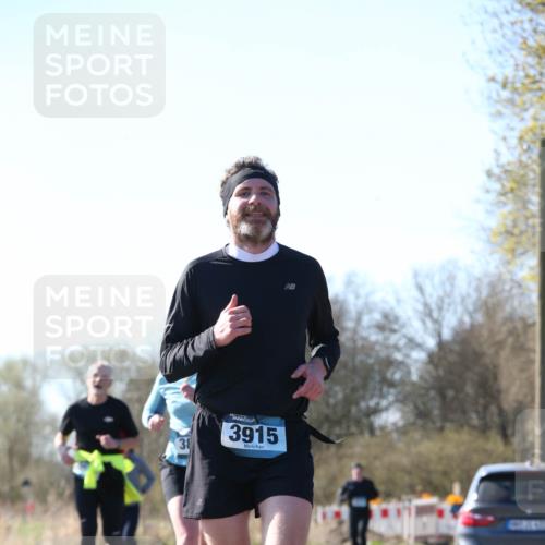 06.04.2025 - 44. Internationalen Wilhelmsburger Insellauf Jannik Wohlers http://msf.ph/oto/7622646 06.04.2025 10:22:50 Laufen 3915 meine-sportfotos.de