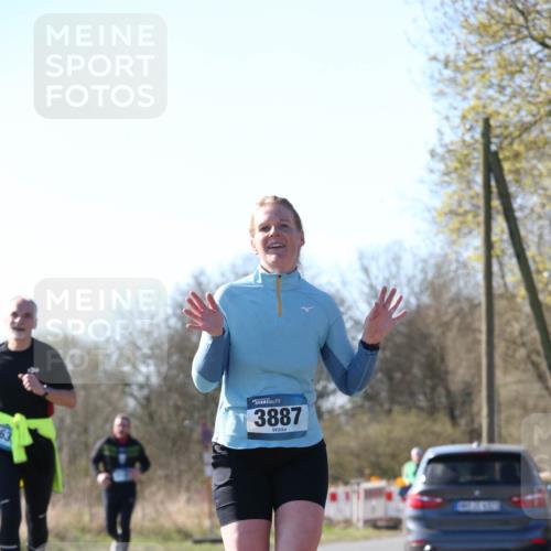 06.04.2025 - 44. Internationalen Wilhelmsburger Insellauf Jannik Wohlers http://msf.ph/oto/7622649 06.04.2025 10:22:51 Laufen 63, 3887 meine-sportfotos.de