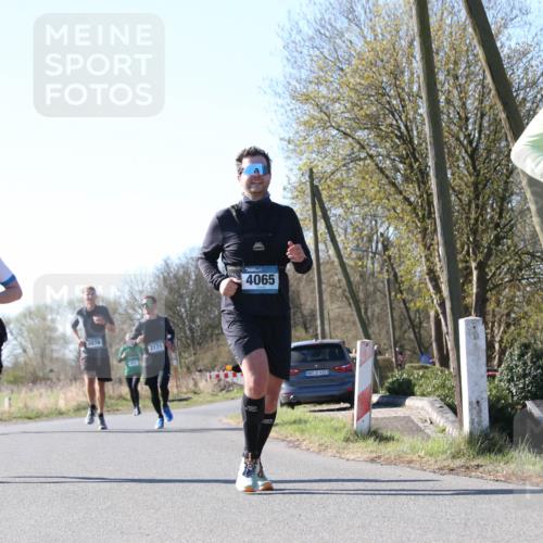 06.04.2025 - 44. Internationalen Wilhelmsburger Insellauf Jannik Wohlers http://msf.ph/oto/7622717 06.04.2025 10:23:21 Laufen 4577, 3076, 3171, 4065, 31, 4323, 08 meine-sportfotos.de