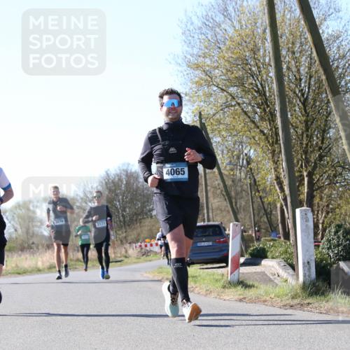 06.04.2025 - 44. Internationalen Wilhelmsburger Insellauf Jannik Wohlers http://msf.ph/oto/7622718 06.04.2025 10:23:21 Laufen 4577, 3076, 3171, 4065, 31, 4323, 08 meine-sportfotos.de