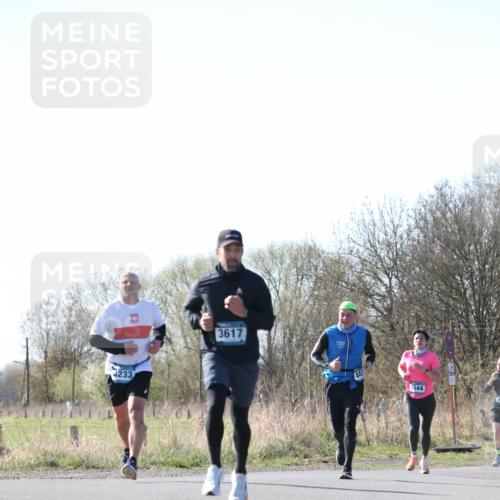 06.04.2025 - 44. Internationalen Wilhelmsburger Insellauf Jannik Wohlers http://msf.ph/oto/7622749 06.04.2025 10:23:34 Laufen 4233, 3617, 3544 meine-sportfotos.de