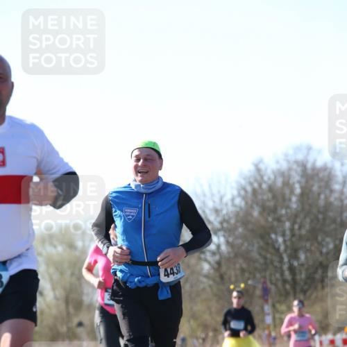 06.04.2025 - 44. Internationalen Wilhelmsburger Insellauf Jannik Wohlers http://msf.ph/oto/7622759 06.04.2025 10:23:39 Laufen 4438 meine-sportfotos.de